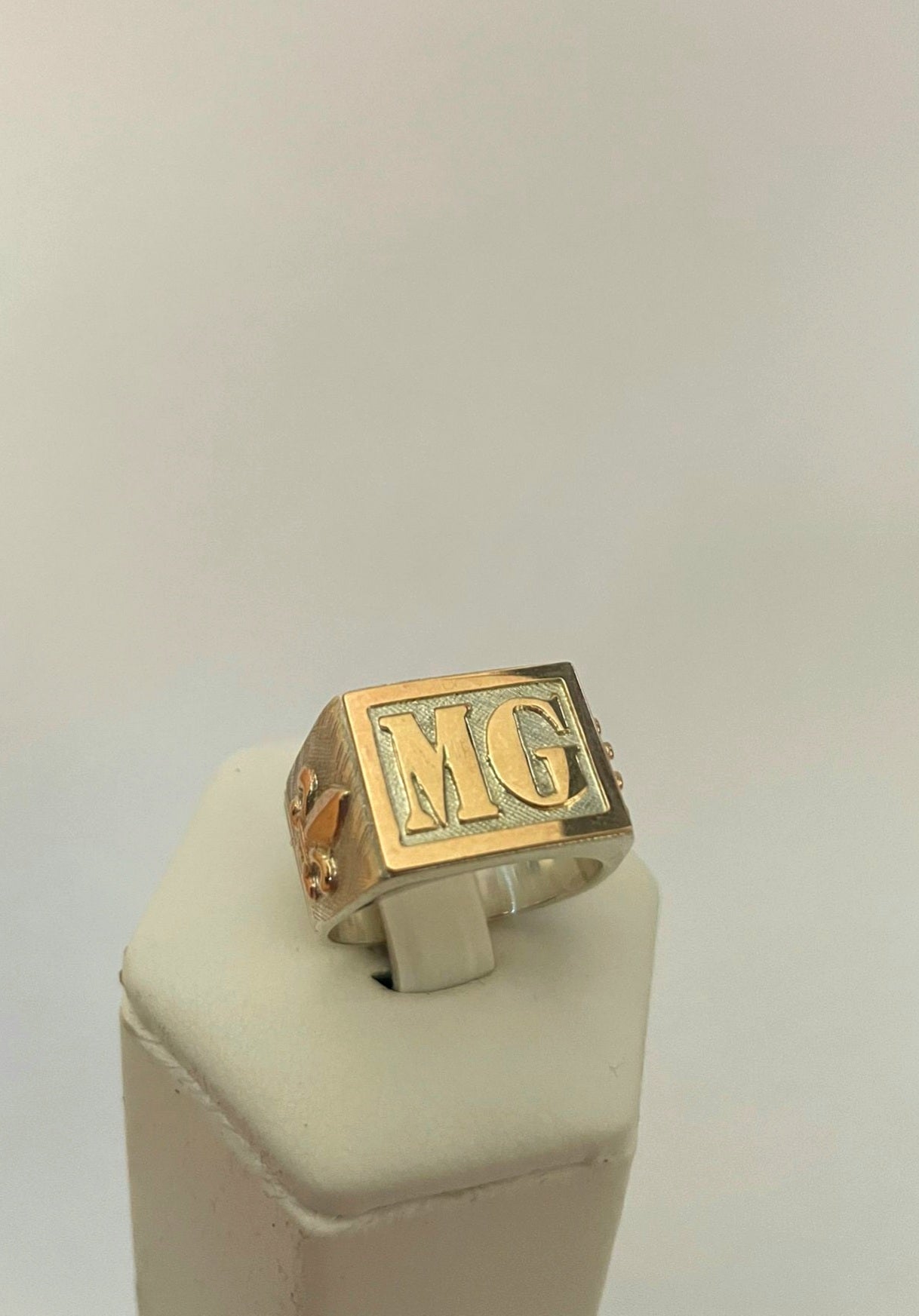 Anillo rectangular clásico